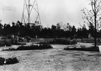 Der Brunnengarten mit dem Fordturm im Hintergrund, 1957